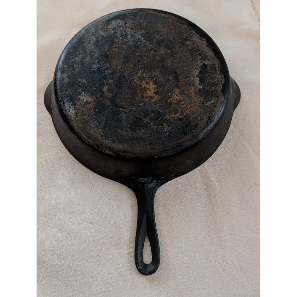 Griswold Cast Iron Skillet Small Logo SBL No 9 Pattern 710 D Groove Handle